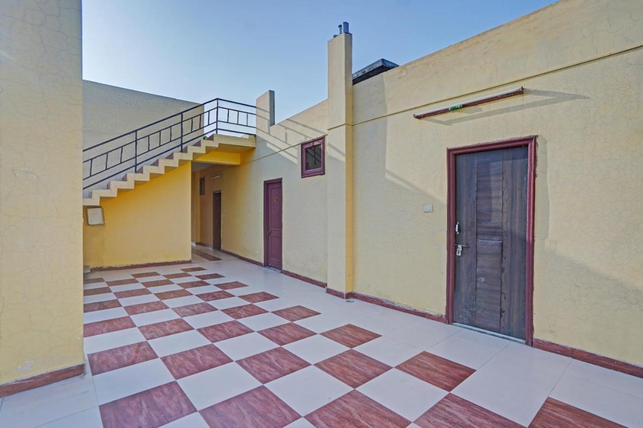 Oyo 87701 Lucky Farm Hotel Shahpur  Bagian luar foto