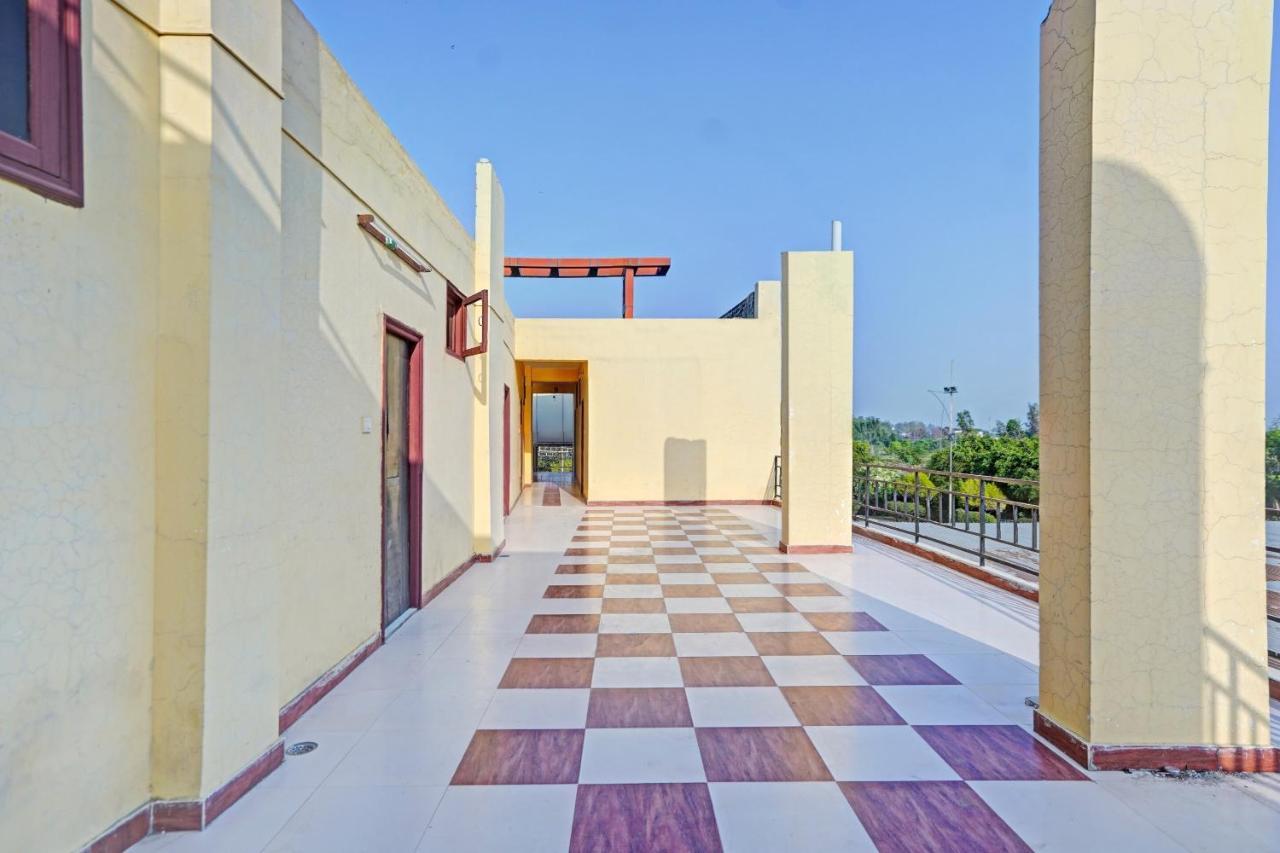 Oyo 87701 Lucky Farm Hotel Shahpur  Bagian luar foto