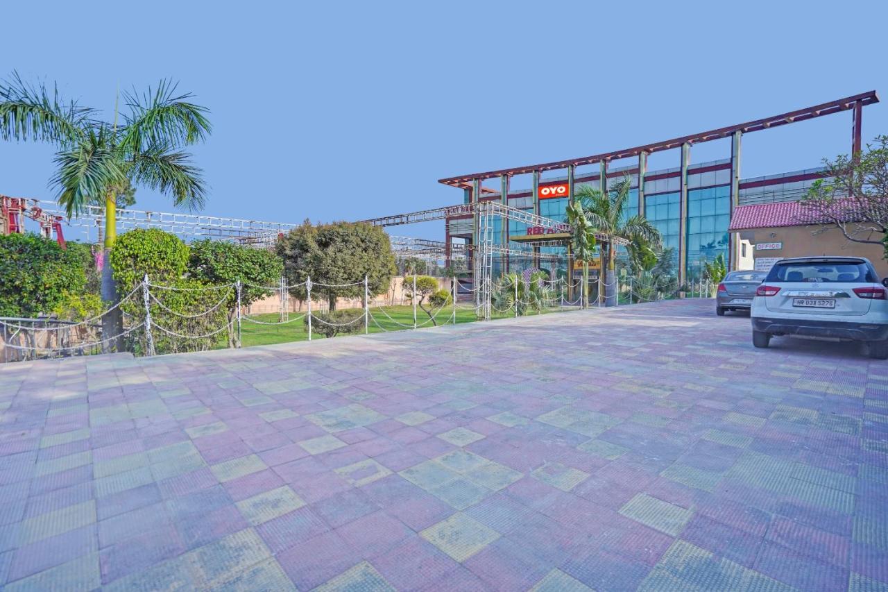 Oyo 87701 Lucky Farm Hotel Shahpur  Bagian luar foto